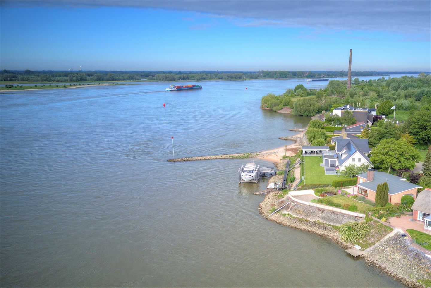 14p Riverfront Villa with Jacuzzi, Dock & Gameroom