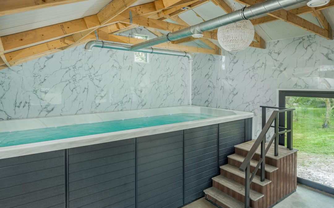groot vakantiehuis met binnenzwembad en jacuzzi