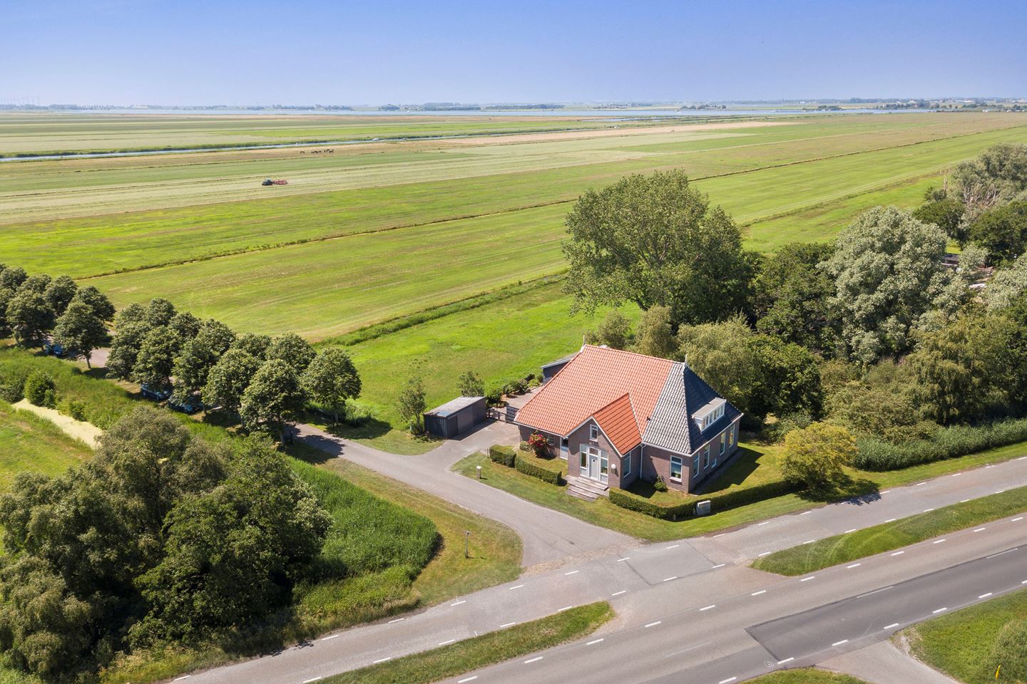 17P 7B Large farmhouse with indoor Pool & Sauna