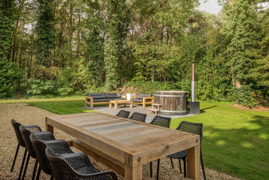 huisje met hottub in de tuin