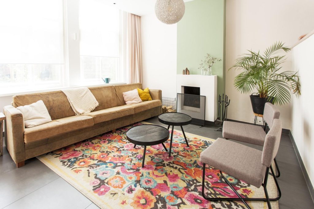 Golden Stay features several 8 person houses. Can you already see yourself sitting with your friends or family in this 8 person house?